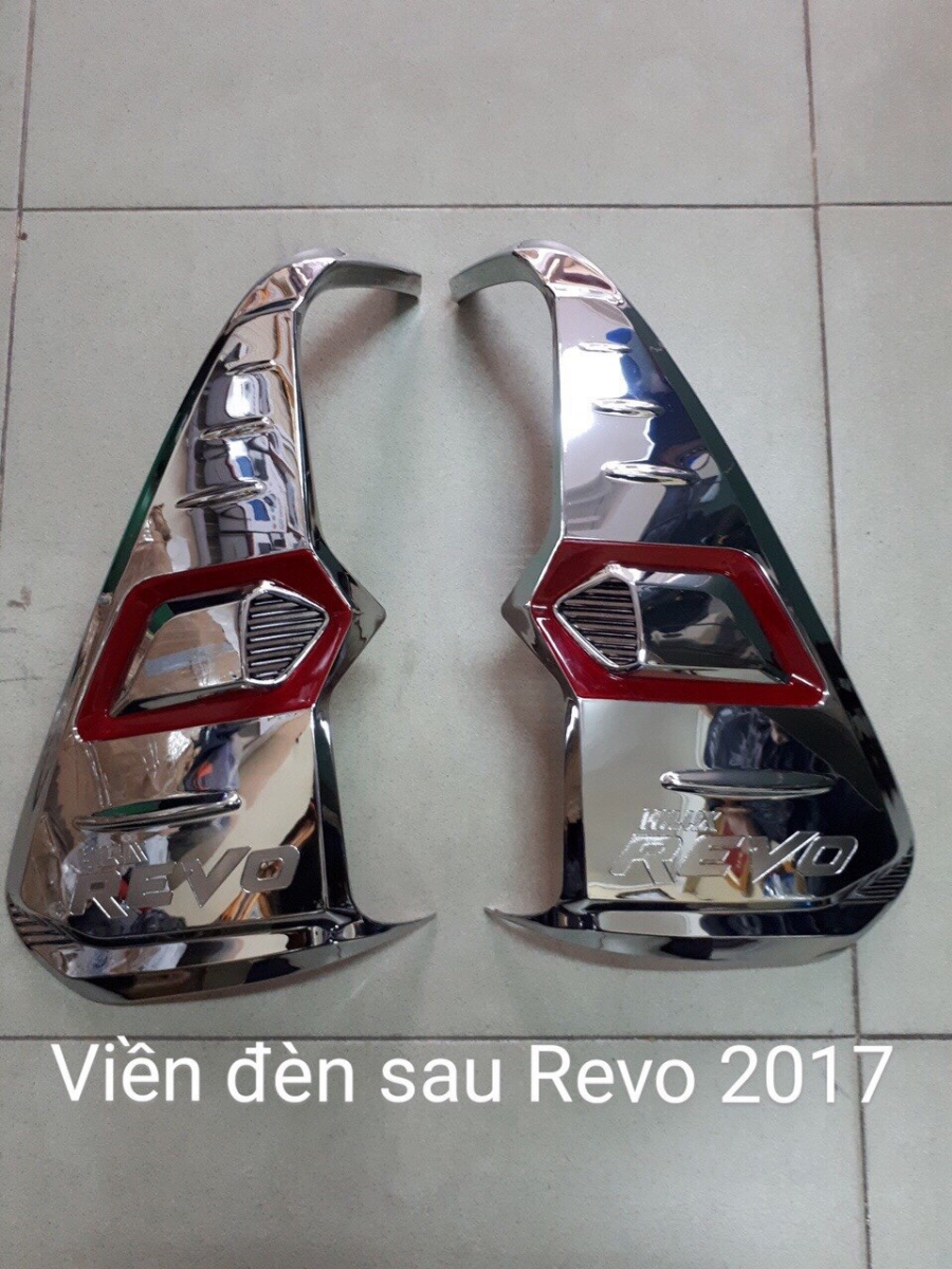 Viền đèn sau xe Hilux Revo - Đồ chơi lắp đặt thêm cho Hilux Revo